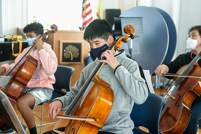 Morrow House students playing cello at The Elisabeth Morrow School